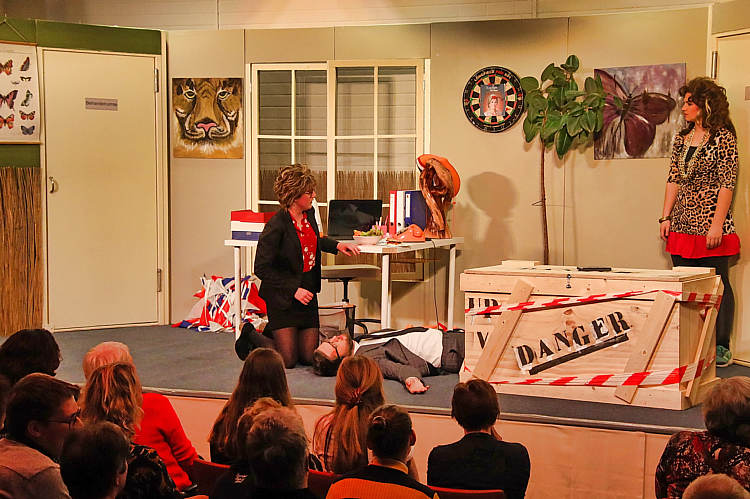 CPJ Waarder-Driebruggen met de klucht 'Dolle beestenboel'_55